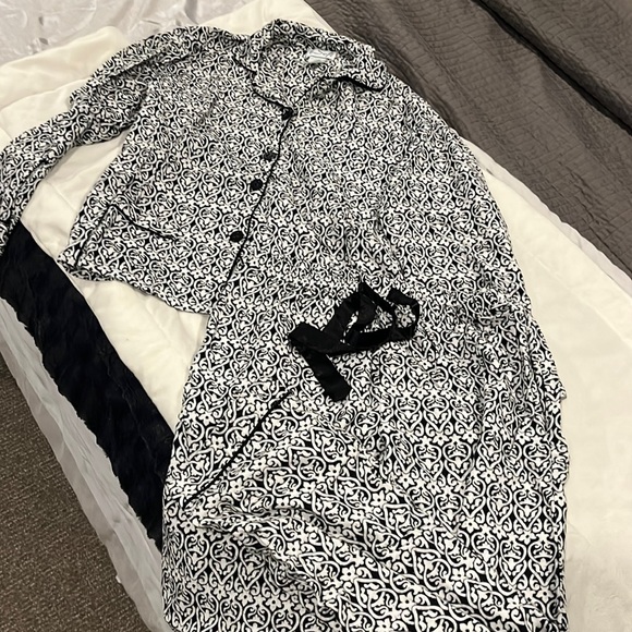 Ladies pajamas so soft button down top with pockets, drawstring pants - Picture 1 of 4